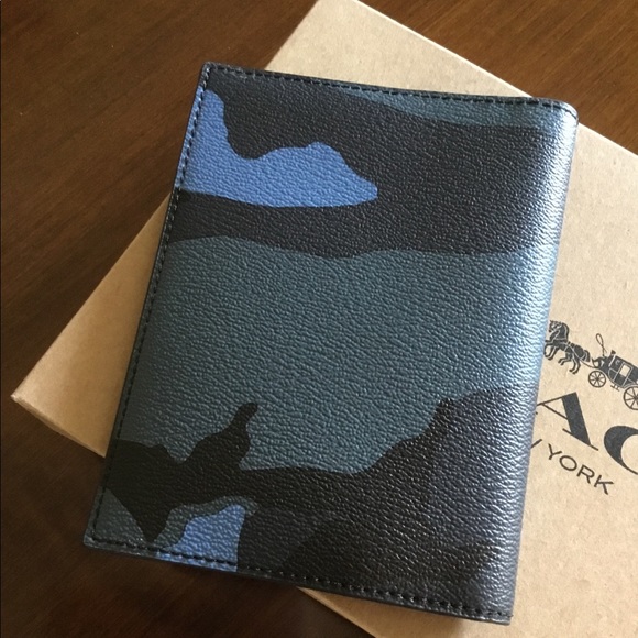 Coach passport case camo print 5🌟 - Picture 5 of 5